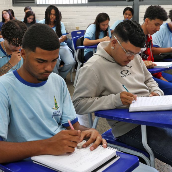 MEC orienta escolas na escolha de livros didáticos para o ensino médio