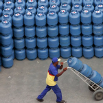 Petrobras aprova retorno à distribuição de gás de cozinha após cinco anos