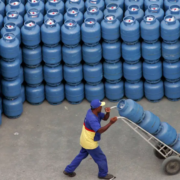Petrobras aprova retorno à distribuição de gás de cozinha após cinco anos