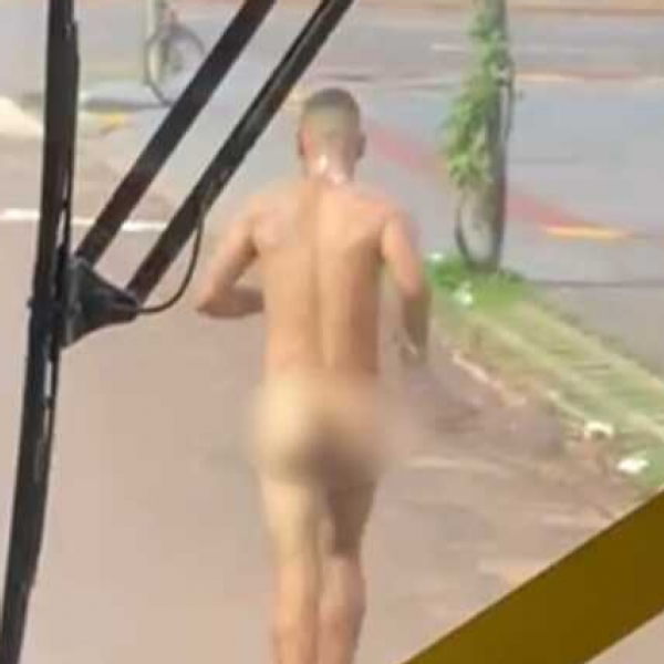 Cena Inusitada: Homem correndo pelado surpreende passageiros de ônibus em Campo Grande