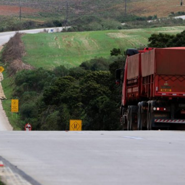 Governo de MS inova com 1ª rodovia de concreto para atender setor produtivo