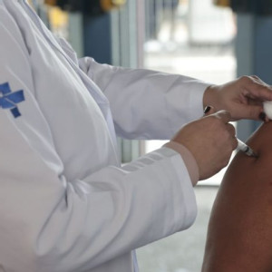 Mato Grosso do Sul prepara serviços para oferta da vacina contra bronquiolite a gestantes pelo SUS