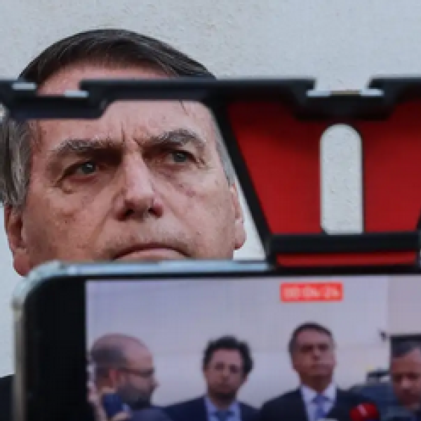 PGR denuncia Bolsonaro e mais 33 por tentativa de golpe de Estado