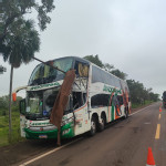 Grave acidente entre ônibus e caminhão deixa mortos e feridos na BR-262 entre Miranda e Corumbá