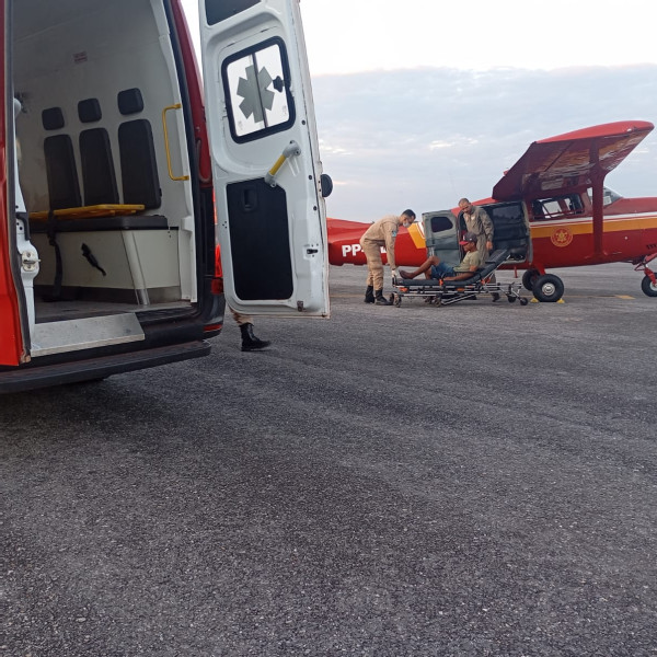 Corpo de Bombeiros realiza resgate aéreo de jovem com dor abdominal grave