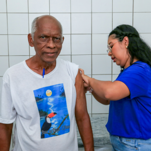 Vacinação contra influenza e atualização da caderneta estarão disponíveis neste sábado