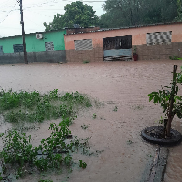 Menos de dois meses após prefeito dizer “pode chover o que quiser”, Corumbá registra dezenas de alagamentos