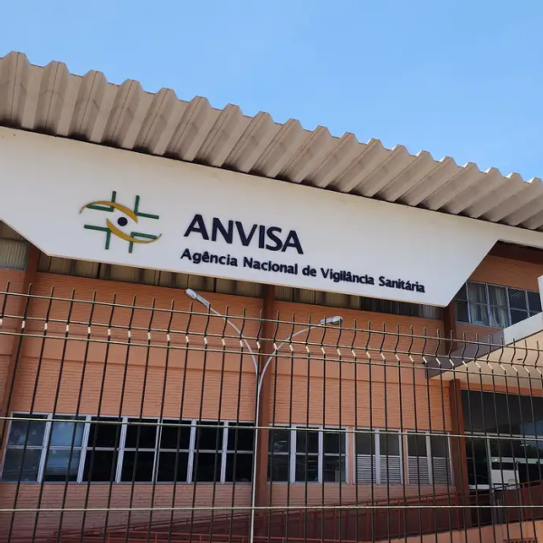 Anvisa determina retirada de produtos vendidos ilegalmente em farmácias e sites