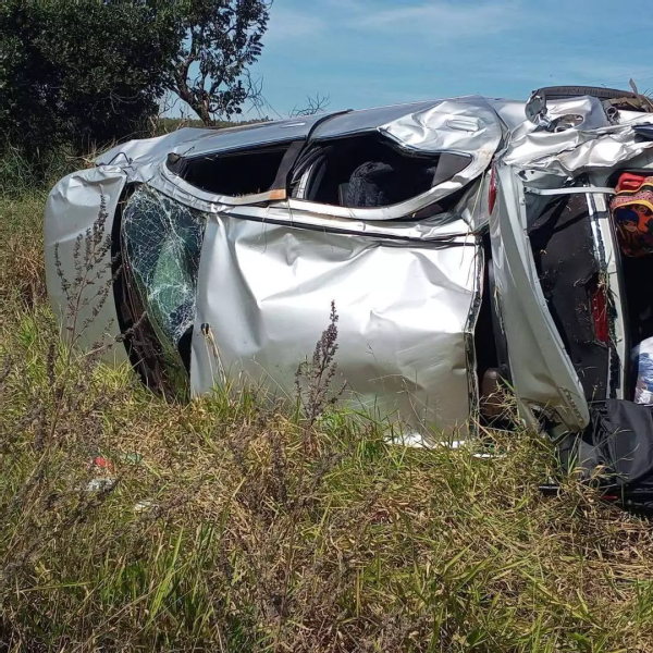 Capotamento na BR-262: crianças são arremessadas de carro em acidente