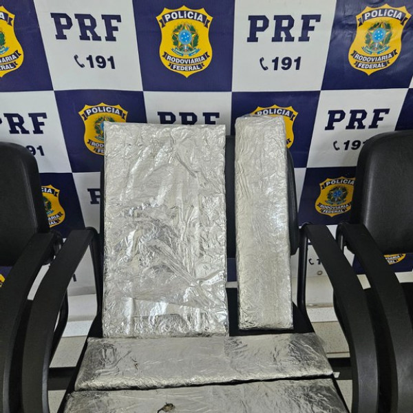 PRF apreende 3,2 Kg de pasta base de cocaína em Corumbá durante fiscalização na BR-262