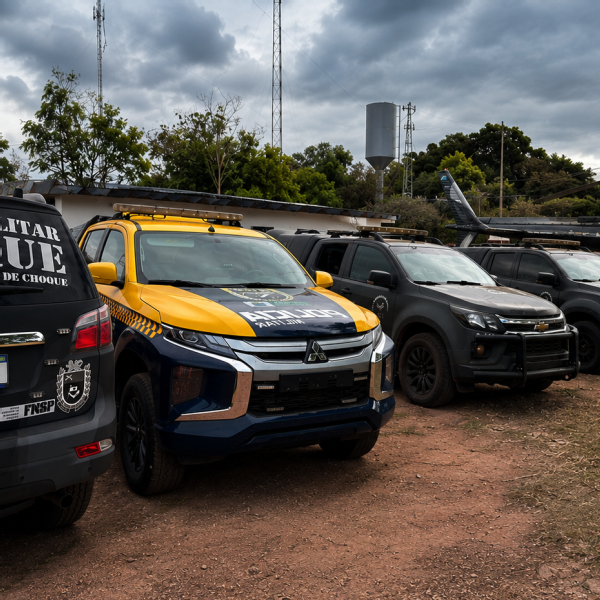 Corumbá recebe reforço policial em operação que cumpre sete mandados e apreende arma de fogo