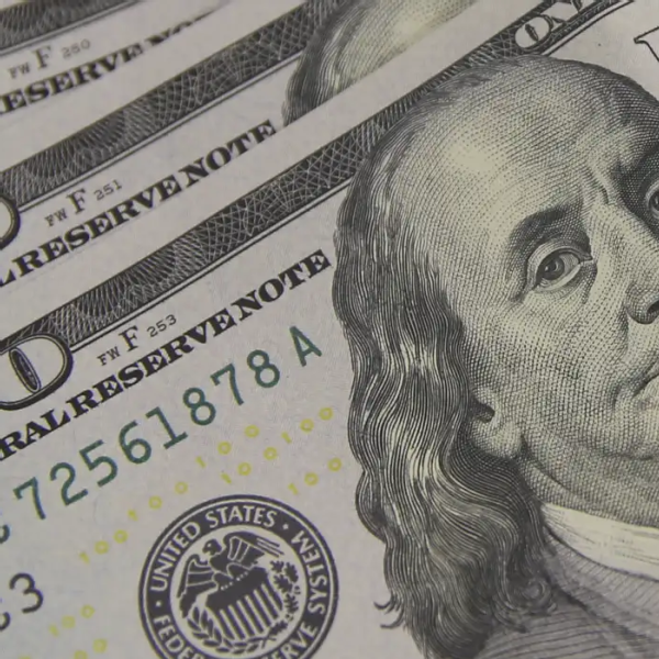 Dólar cai para R$ 5,46 com alívio nas tensões entre EUA e China