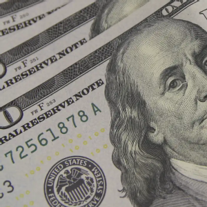 Dólar cai para R$ 5,46 com alívio nas tensões entre EUA e China