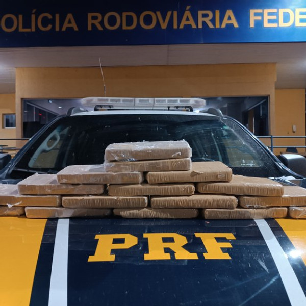 PRF apreende 8,4 kg de cocaína escondidos em máquina de costura em ônibus na BR-262
