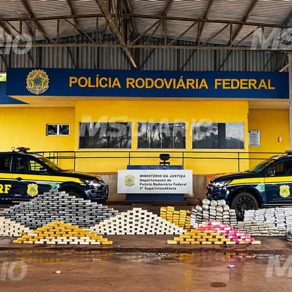 PRF apreende quase uma tonelada de drogas escondida em carga de minério na BR-262