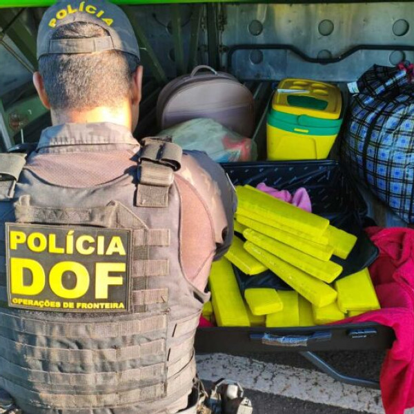 Jovem é presa com 21 kg de maconha em ônibus em Tacuru