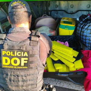 Jovem é presa com 21 kg de maconha em ônibus em Tacuru