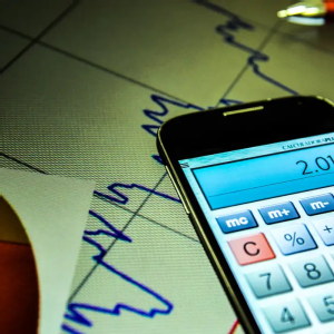 Mercado financeiro reduz projeção de inflação para 2025, aponta Boletim Focus