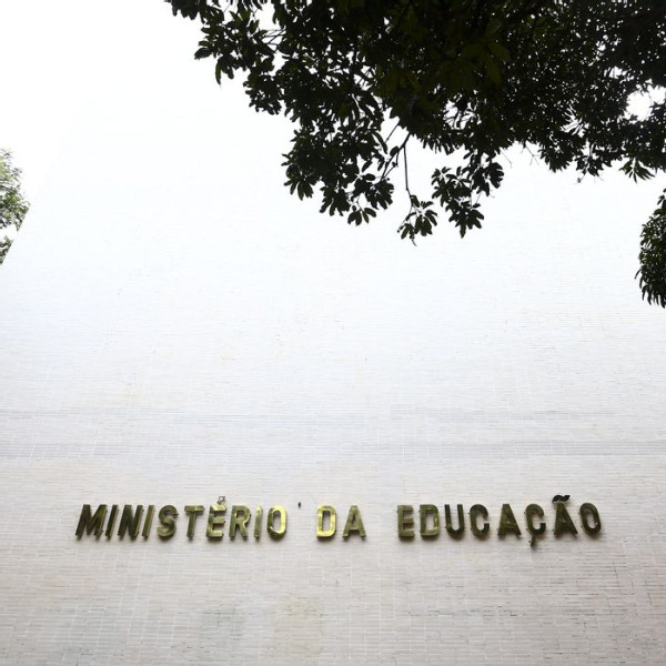 MEC divulga lista oficial de cursos semipresenciais autorizados no país