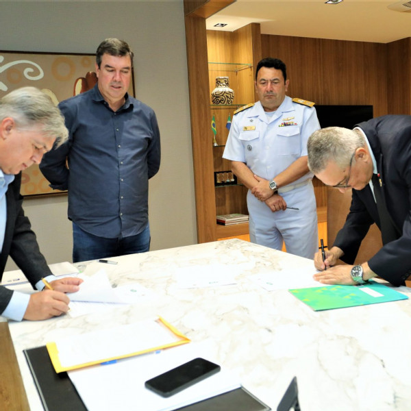 Governo de Mato Grosso do Sul e Marinha do Brasil firmam acordo para operações aeromédicas