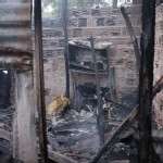 Incêndio destrói casa no Bairro Cristo durante a madrugada em Corumbá