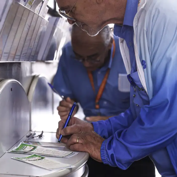 Mega-Sena acumula para R$ 16 milhões; veja números sorteados