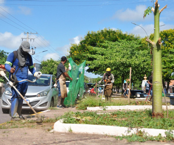 Prefeitura de Ladário intensifica mutirão de limpeza nos bairros e centro