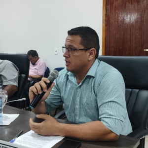 Mulher expõe ‘marido vereador’ em rede social e diz que ele recebeu diária para viajar com a amante