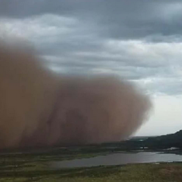 Tempestade de areia transforma céu do Pantanal Sul-Mato-Grossense.